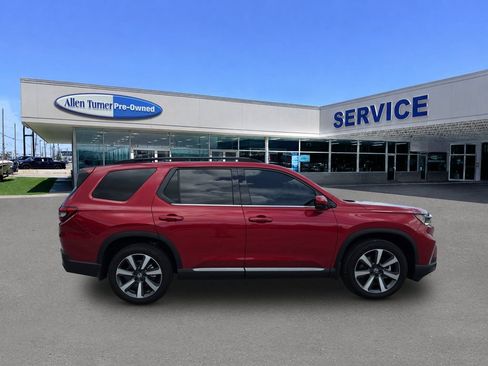 Used 2025 Honda Pilot Elite image 9