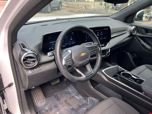 Used 2025 Chevrolet Equinox LT image 28