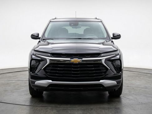 Used 2025 Chevrolet TrailBlazer LT image 2