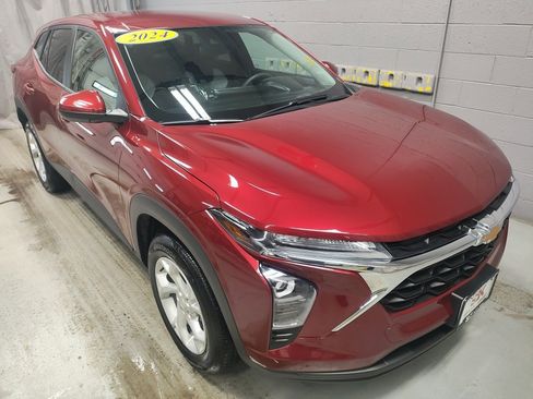 Used 2024 Chevrolet Trax LS w/ LS Convenience Package image 5