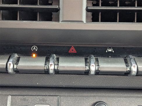 Certified 2023 Chevrolet Colorado Trail Boss w/ Technology Package image 26