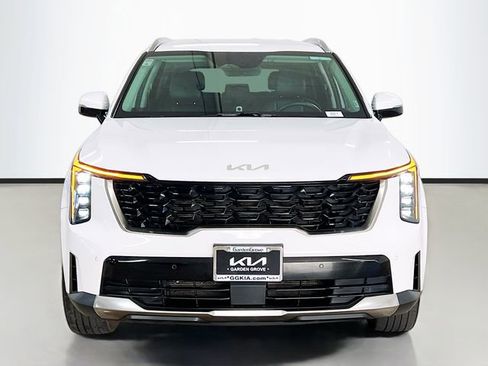 Used 2024 Kia Sorento S image 2