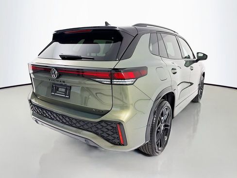 Used 2025 Volkswagen Tiguan SE R-Line image 7