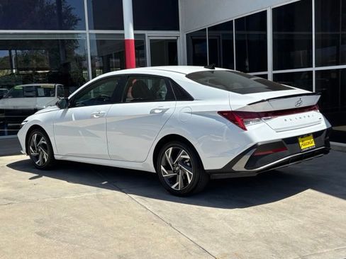 Used 2025 Hyundai Elantra SEL FWD image 6
