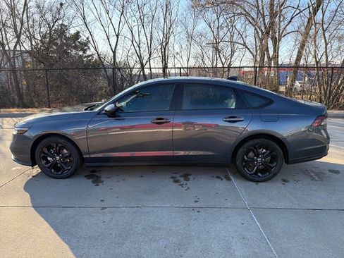 New 2025 Honda Accord SE image 2