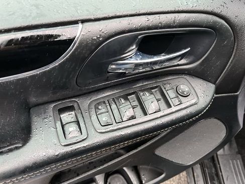 Used 2016 Dodge Grand Caravan SE FWD image 15
