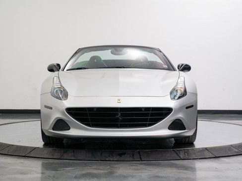 Used 2016 Ferrari California T image 15