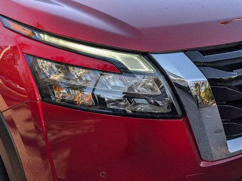 Used 2025 Nissan Pathfinder SL w/ SL Premium Package FWD image 3