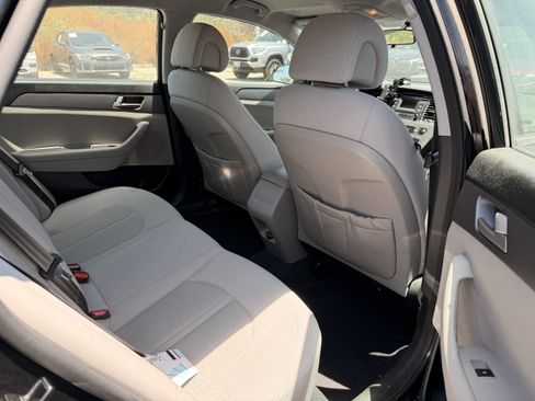 Used 2015 Hyundai Sonata SE FWD image 2