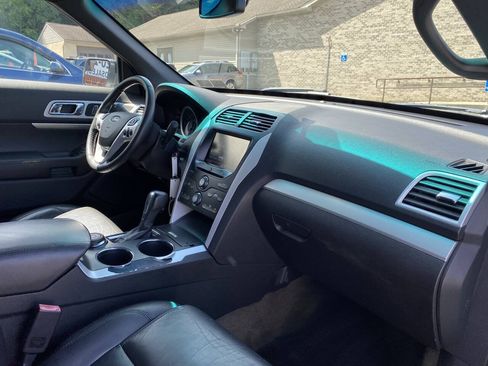 Used 2013 Ford Explorer XLT AWD/4WD image 18