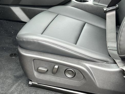 New 2025 GMC Canyon Elevation w/ Convenience Package image 8