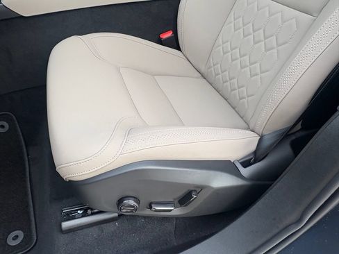 New 2026 Volvo XC90 T8 Plus w/ Protection Package Premier AWD/4WD image 19