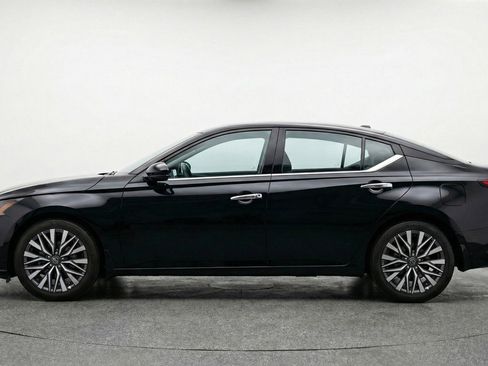 Used 2025 Nissan Altima 2.5 SV image 5