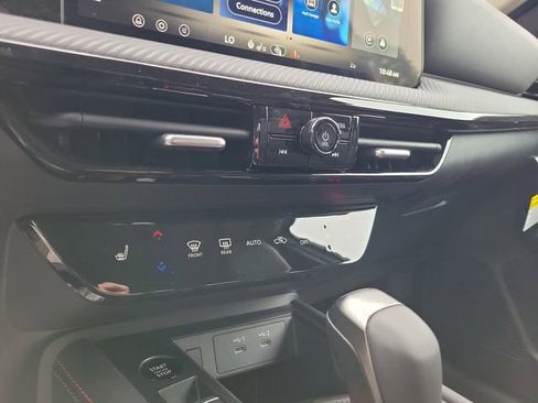 New 2026 Nissan Kicks SR w/ SR Premium Package FWD image 17