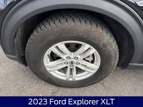 Used 2023 Ford Explorer XLT AWD/4WD image 11