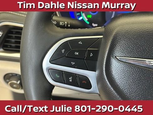 Used 2023 Chrysler Pacifica Limited FWD image 23