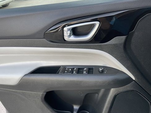 Used 2023 Jeep Compass Limited image 20