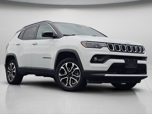 Used 2024 Jeep Compass Limited image 2