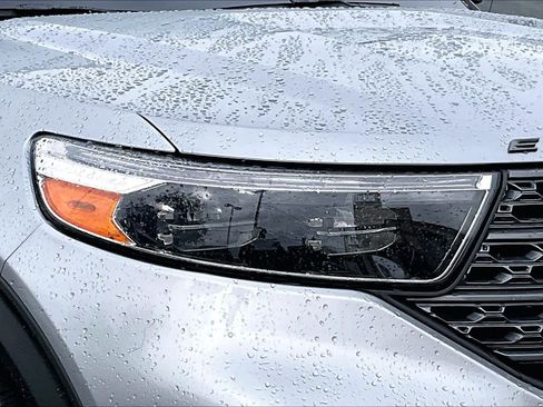Certified 2022 Ford Explorer XLT w/ Equipment Group 202A AWD/4WD image 24