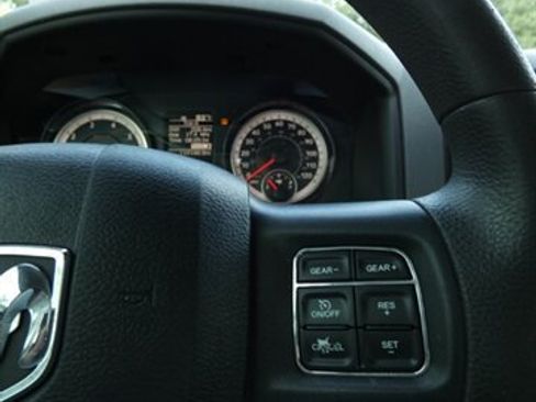 Used 2018 RAM 1500 Express RWD image 26