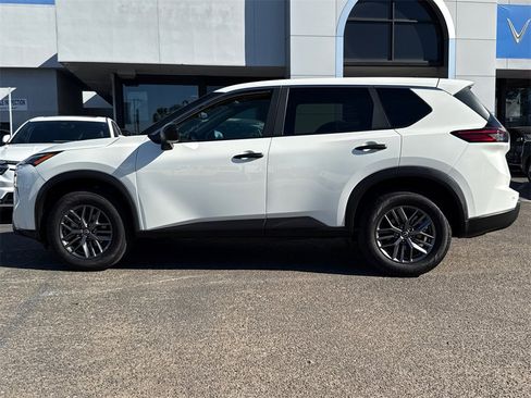 Used 2024 Nissan Rogue S image 3