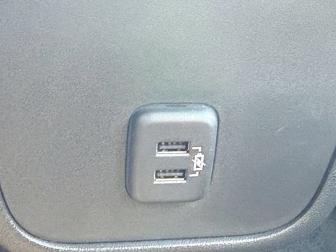 Used 2023 Chevrolet Equinox LT FWD image 24