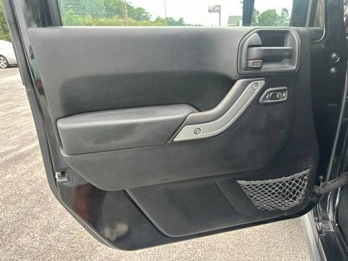 Used 2014 Jeep Wrangler Unlimited Rubicon w/ Connectivity Group AWD/4WD image 12
