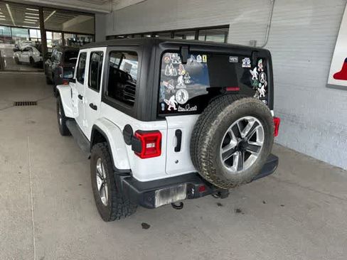 Used 2018 Jeep Wrangler Unlimited Sahara w/ Cold Weather Group AWD/4WD image 15