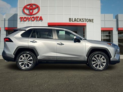 Certified 2019 Toyota RAV4 Limited AWD/4WD image 2