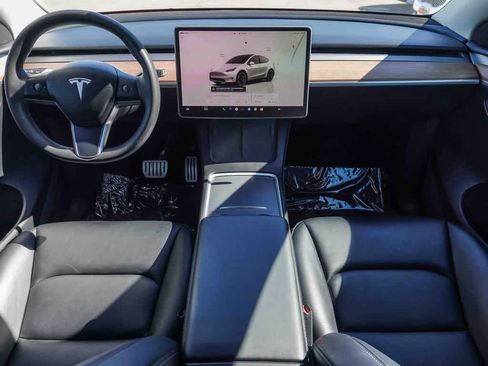 Used 2023 Tesla Model Y Performance image 11