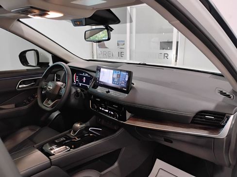 Used 2025 Nissan Rogue Platinum w/ Tech Package image 91