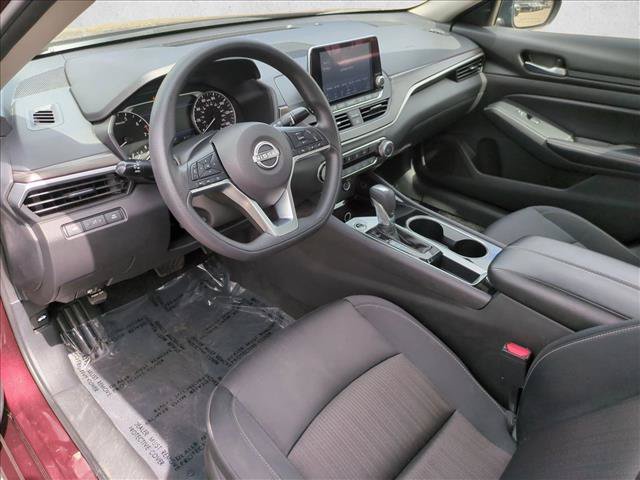 Used 2024 Nissan Altima 2.5 SV FWD image 10
