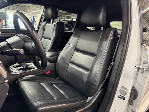 Used 2022 Jeep Grand Cherokee Limited AWD/4WD image 17