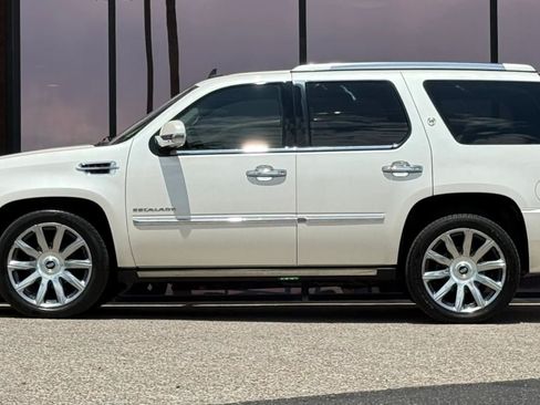 Used 2013 Cadillac Escalade Platinum AWD/4WD image 5