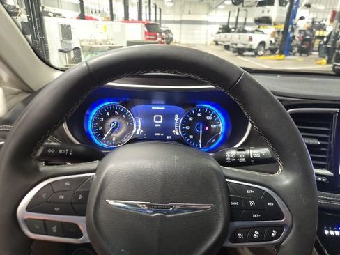 Used 2022 Chrysler Pacifica Touring-L FWD image 16