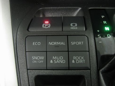 Used 2021 Toyota RAV4 XLE w/ Convenience Package image 18