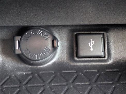 Used 2022 Toyota RAV4 XLE image 15