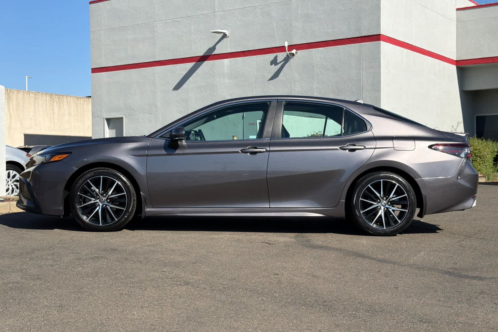 Used 2023 Toyota Camry SE w/ Audio Upgrade Package FWD image 9