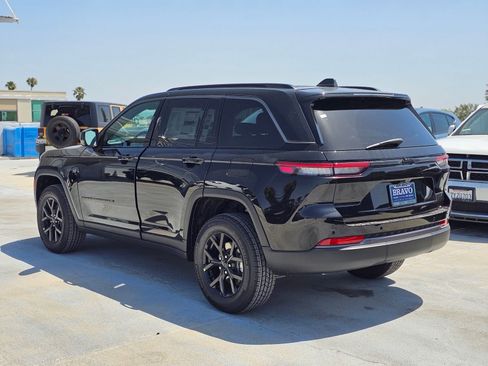 New 2026 Jeep Grand Cherokee Altitude RWD image 5
