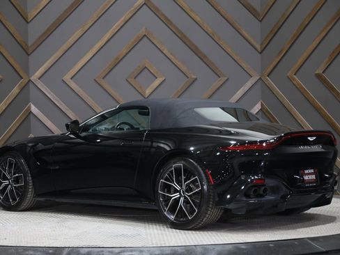 Used 2022 Aston Martin V8 Vantage Roadster image 39