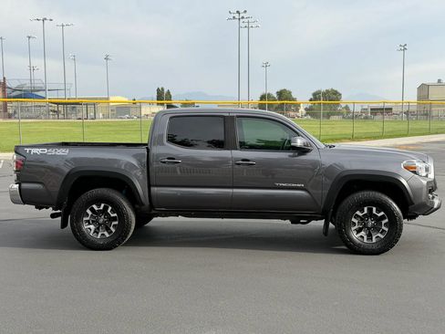 Used 2021 Toyota Tacoma TRD Off-Road w/ Technology Package AWD/4WD image 8