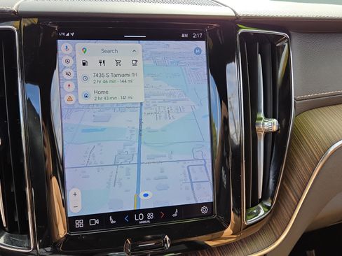 Used 2022 Volvo XC60 B5 Inscription w/ Advanced Package image 25