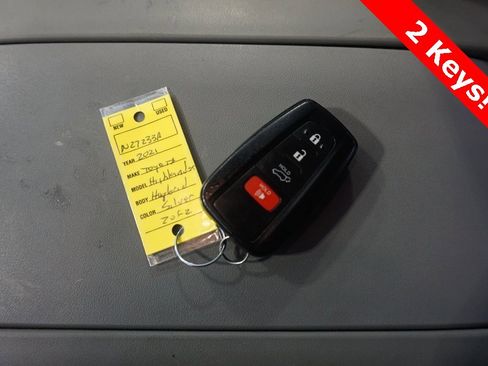 Used 2021 Toyota Highlander XLE image 32