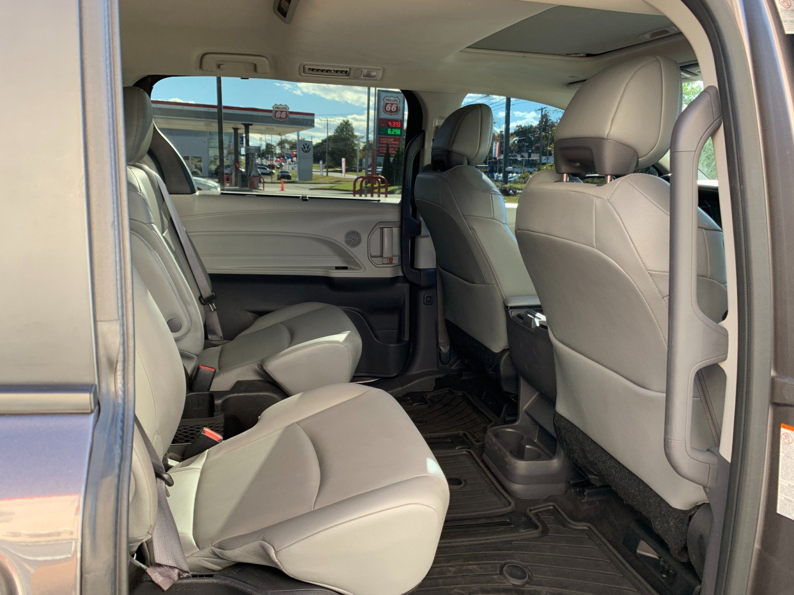 Used 2022 Toyota Sienna XLE AWD/4WD image 34