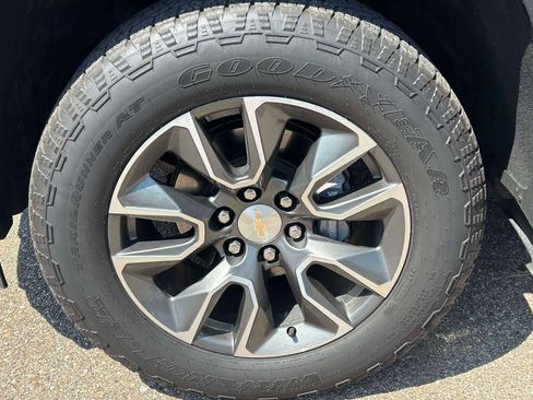 Used 2023 Chevrolet Silverado 1500 LT AWD/4WD image 26