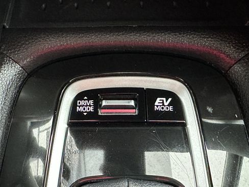 Used 2025 Toyota Corolla Cross AWD Hybrid image 42