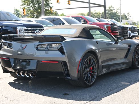 Used 2015 Chevrolet Corvette Z06 w/ 3LZ Preferred Equipment Group RWD image 12