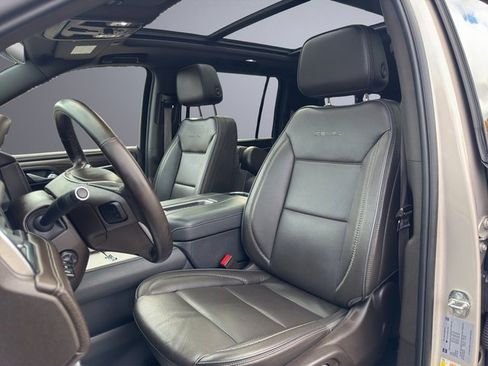 Used 2024 GMC Yukon XL Denali image 13