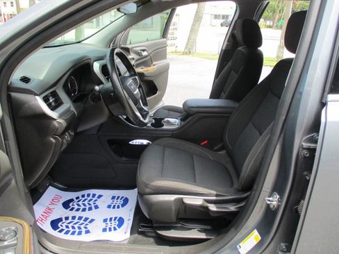 Used 2020 GMC Acadia SLE image 10