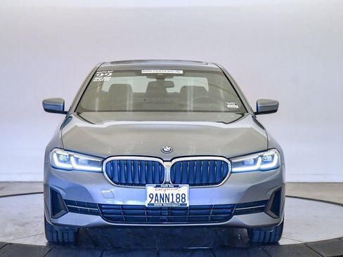 Certified 2022 BMW 530e w/ Premium Package image 7